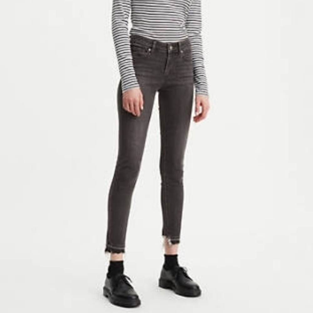 levi’s gray 711 skinny jeans❤️